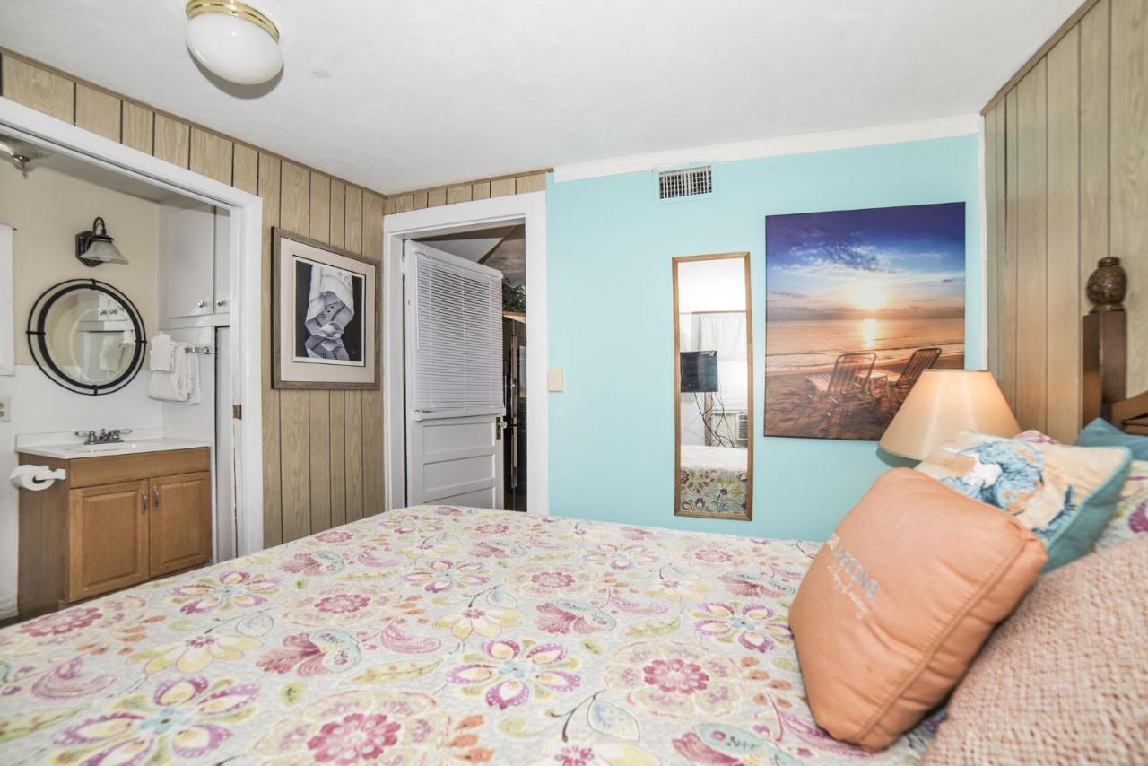 Sun N Fun Beachfront Vacation Rentals Indian Shores Exteriör bild